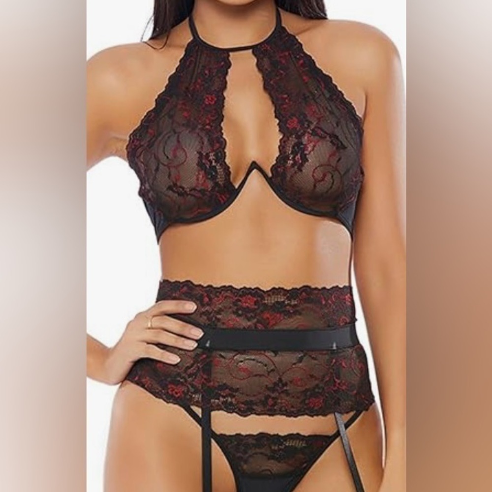 NWOT Forplay Women’s Lingerie Set (bikini not included)